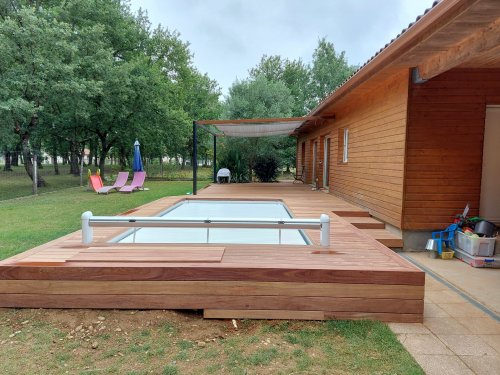 Tour de piscine en bois à proximité de Fontenilles