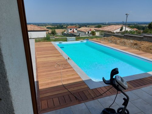 Tour de piscine en bois à proximité de Saint-Lys