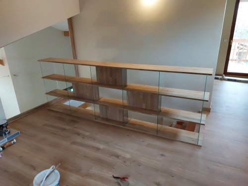 Création d’un meuble moderne pour sécuriser un escalier à Sabonnères