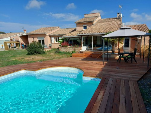 Terrasse en bois et contour de piscine à Saint-Lys