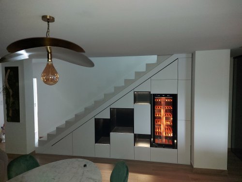 Aménagement d'un sous escalier sur mesure