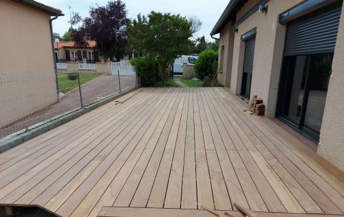 Terrasse en L autour d’une maison à Muret