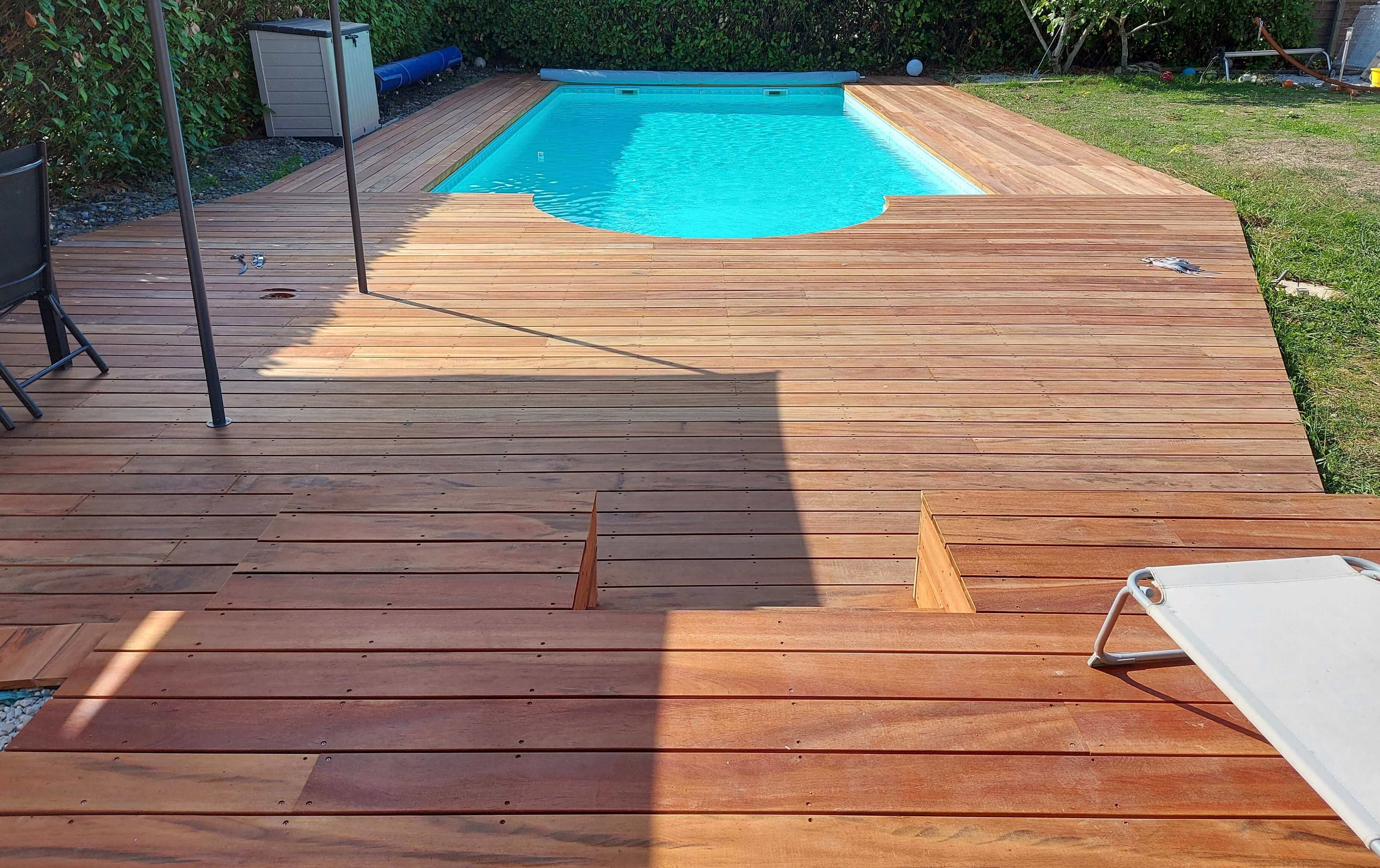 Il y a toujours de la place pour une belle terrasse autour de votre piscine
